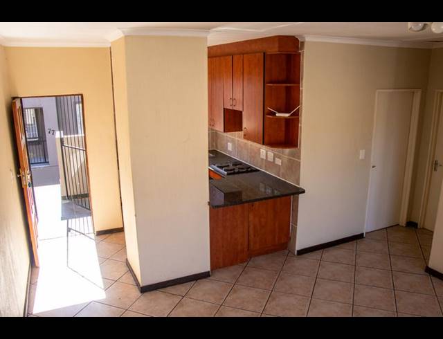 2 BEDROOM APARTMENT FOR SALE IN WILGEHEUWEL